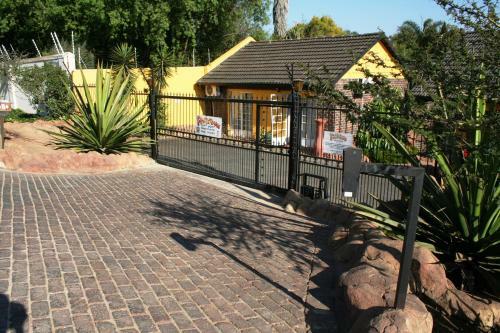 Hostal Flintstones Guesthouse Fourways