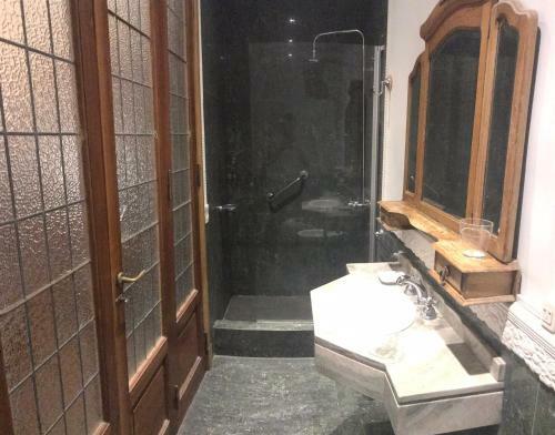 Hostal Baires House
