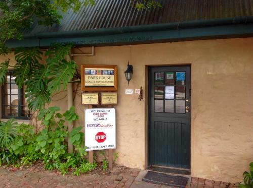 Hostal Park House Lodge