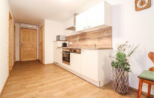 Awesome Home In Deutsch Sch�tzen W/