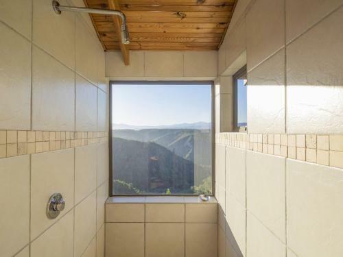 Hostal Cliffhanger Cottages