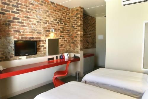Hotel The Aviator Or Tambo