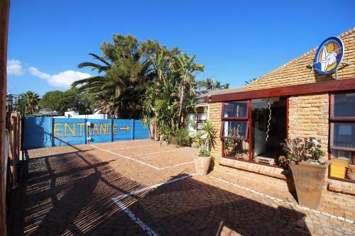 Saltycrax Backpackers And Surf Hostel