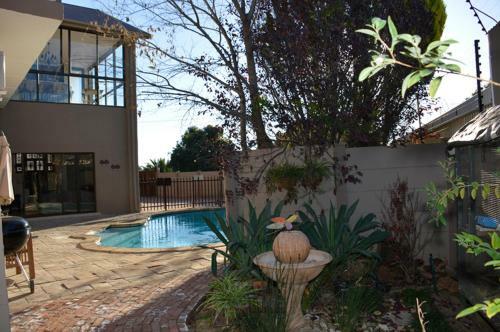Hostal Two Bells Guest House