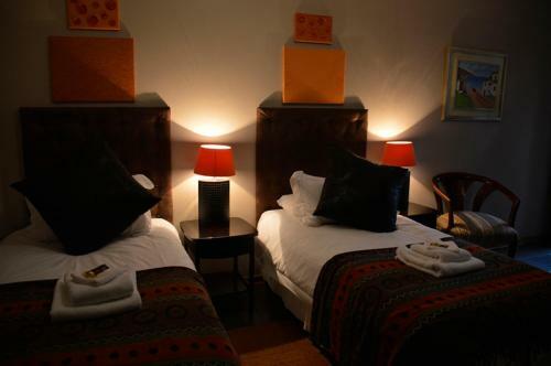 Hostal Two Bells Guest House