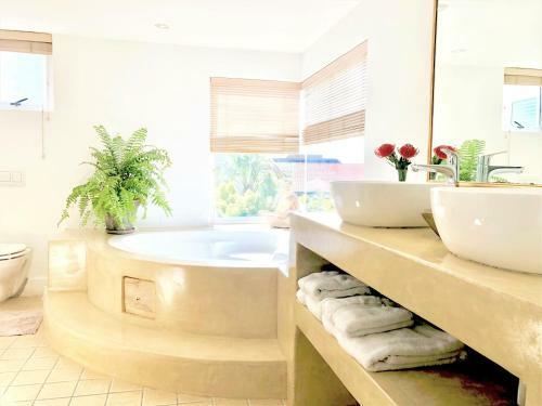 Hostal 5 Options Guest House