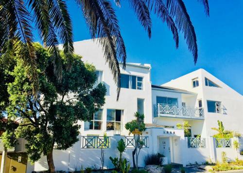 Hostal 5 Options Guest House