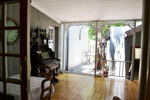 Hobbit Boutique Hotel