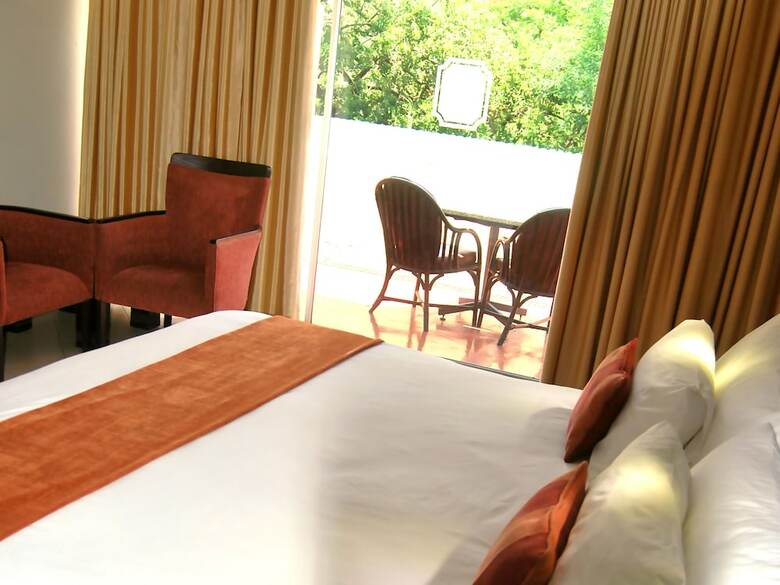 Safari Lodge Hotel & Convention Centre