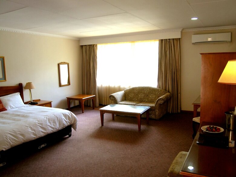 Safari Lodge Hotel & Convention Centre