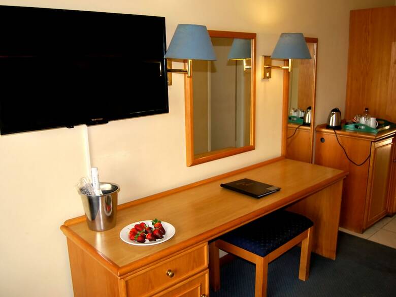 Safari Lodge Hotel & Convention Centre