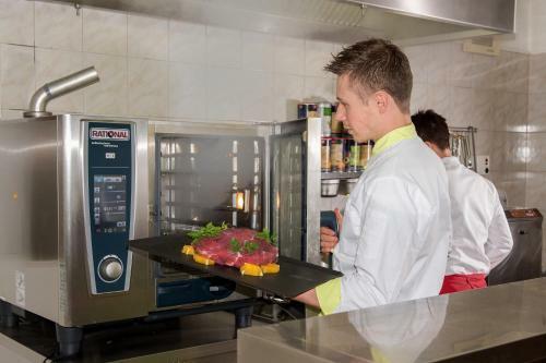 Apartamento Vier Studios & Restaurant