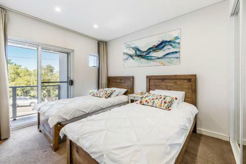 Relax In A Spacious & Modern Townhouse In Asquith