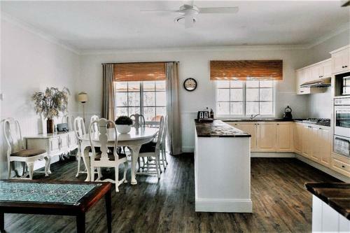 Corunna Station Country House