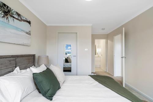 Water View Home- Minutes To Town