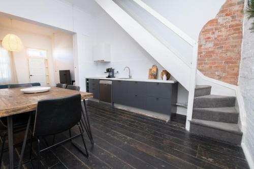 Keppel St Terrace Stylish And Central