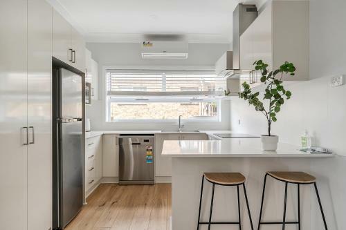 Lagoon House // Pool // Pet Friendly
