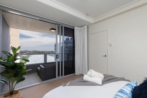 Sk2 - Charming Skyline Cbd W River Views 3 Br Private Apartment