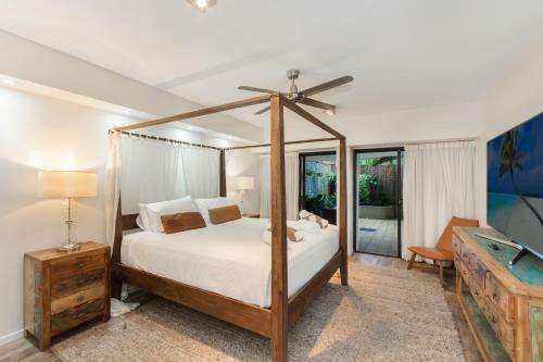 Luxury Pool Side Apartment In Beachfront Resort