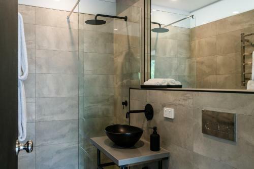 Castlemaine Gardens Luxury Glamtainer