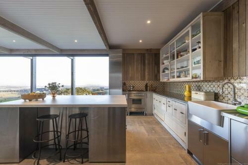 Your Luxury Escape - Hogan's Bluff