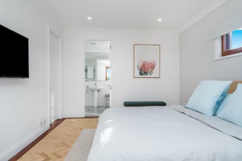 Your Luxury Escape - White Wood