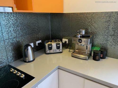 Damais - 4 King Or 8 Single Beds Wifi, Netflix, Pet Friendly