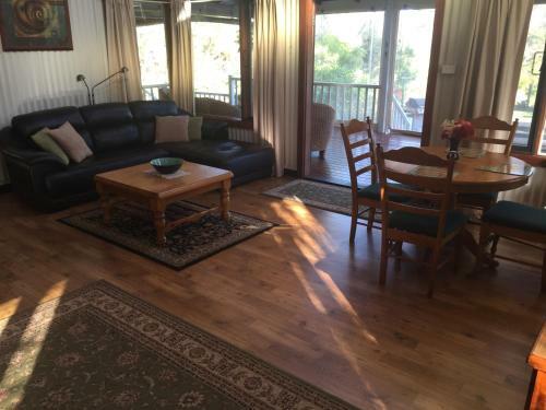 Hillview Chalet