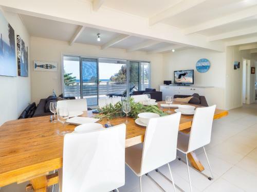 Seaview Getaway