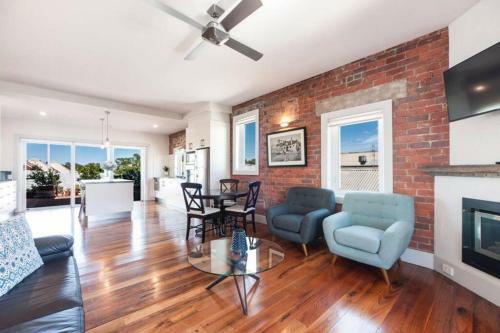 The Bank Apartment - Echuca Holiday Homes