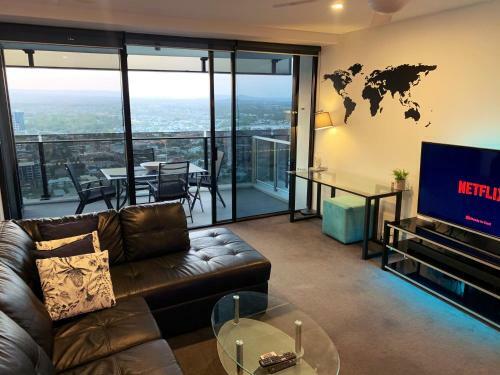 Breathtaking Views 4bd High Floor Lux Apartment