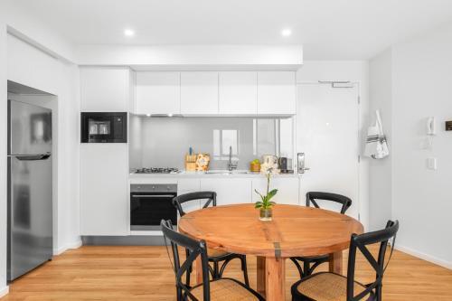 Apartamento Sunny Modern Two-bedroom Pad Steps From The Beach