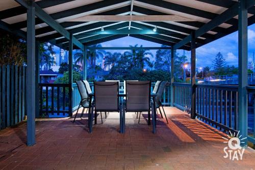 Broadbeach Waters 7 Bedroom Home With Pool - Qstay