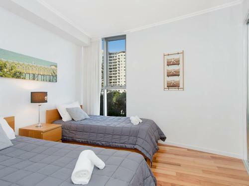 Reflections Tower 2 Unit 401 - Beachfront, Views And In A Great Location
