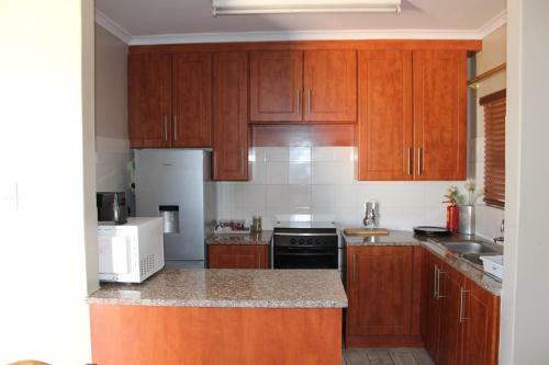 Hostal Bluewater Beachfront Guest House