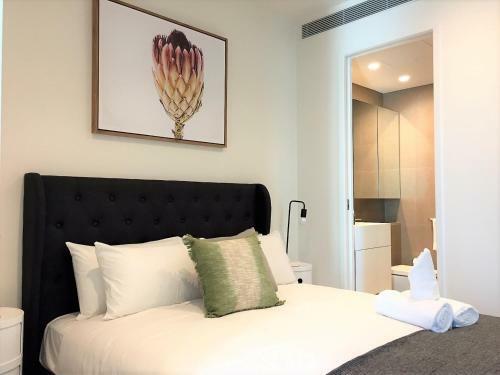 Readyset Apartments On Southbank Boulevard