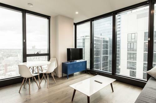 Readyset Apartments On Southbank Boulevard