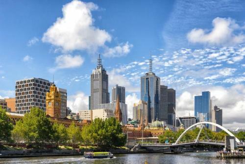 Readyset Apartments On Southbank Boulevard
