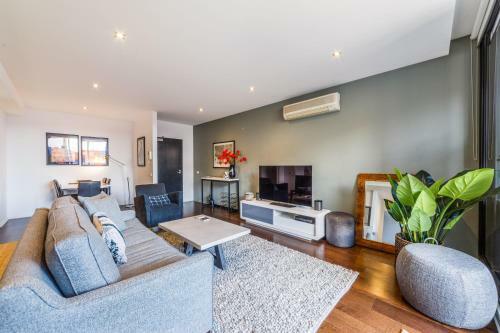 Apartamento Stylish 2-bed 2 Bath With Free Parking, Pool, Gym, Wifi