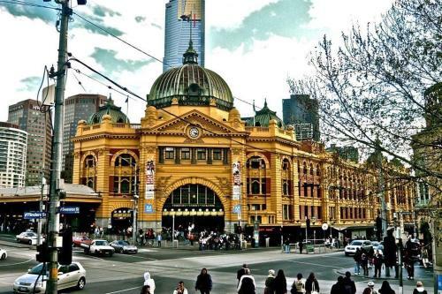 A Stylish Cbd Apartment With A Stunning View