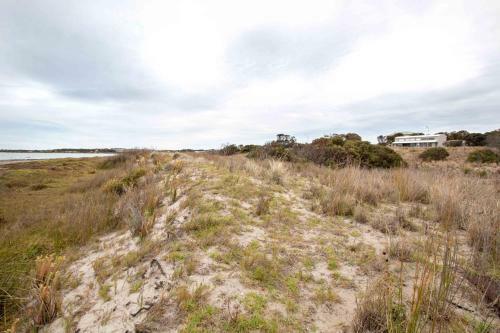 Coorong Aurora - Breathtaking Waterfront Escape