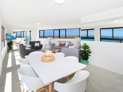 Parkyn Place 7 - Three Bedroom Oceanview Apartment On Mooloolaba Spit