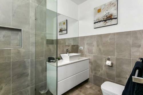 Apartamento Bengalee Executive Townhouse- Modern & Stylish