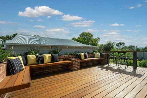 Waratah Up Douro By Your Innkeeper