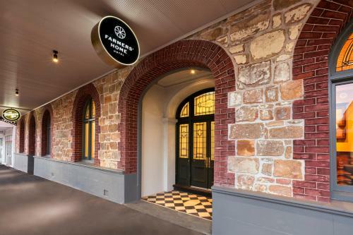 Farmers Home Hotel