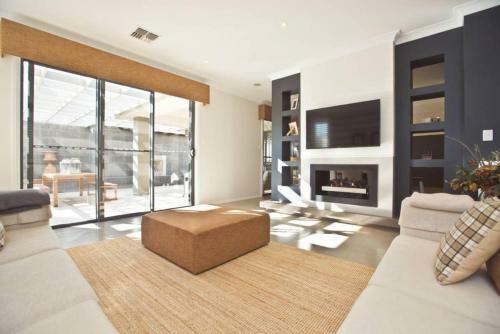 Getaway On Poplars - Comfortable And Well-appointed