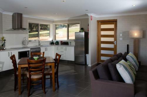 Bed & Breakfast Lakeview Luxury Retreat