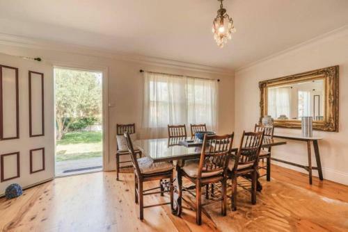 Ambrose On Byng - Central Location W/ 2 Bathroom