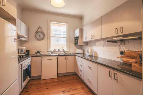 Ambrose On Byng - Central Location W/ 2 Bathroom