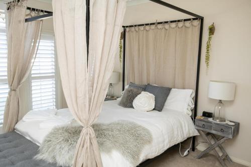 Roselawn Entertainer Large & Luxurious, Sleeps 12